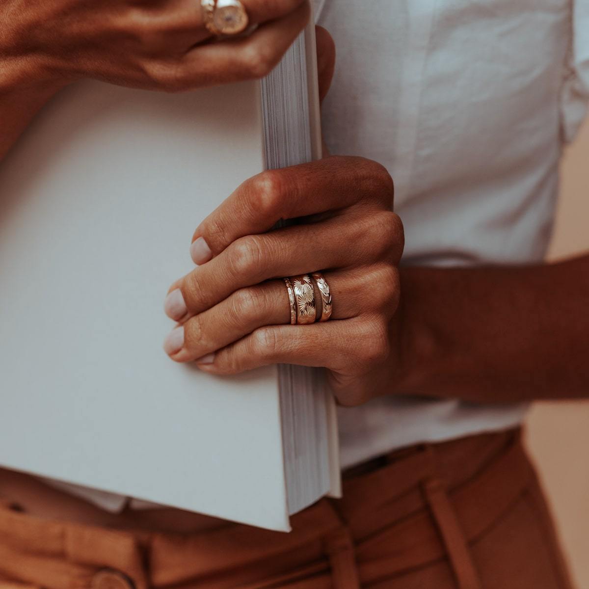FINE-THATCH-PALM-RING-CABINET-JEWELLERY