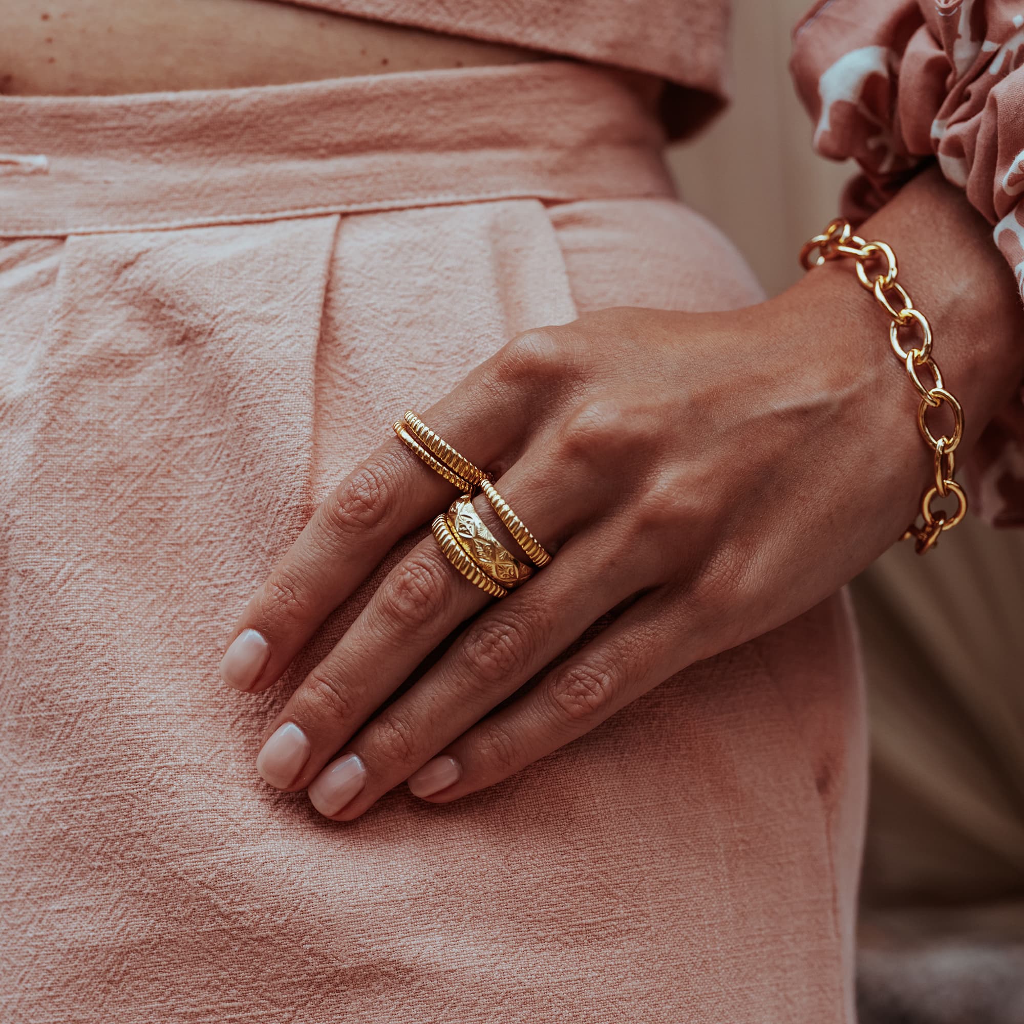 GOLD-ATTINA-TWISTED-ROPE-RING-DSC07555-HIGH-RES-ORIGINALS-CABINET-JEWELLERY-CHLOE-UPTON-STUDIO-PHOTOGRAPHY