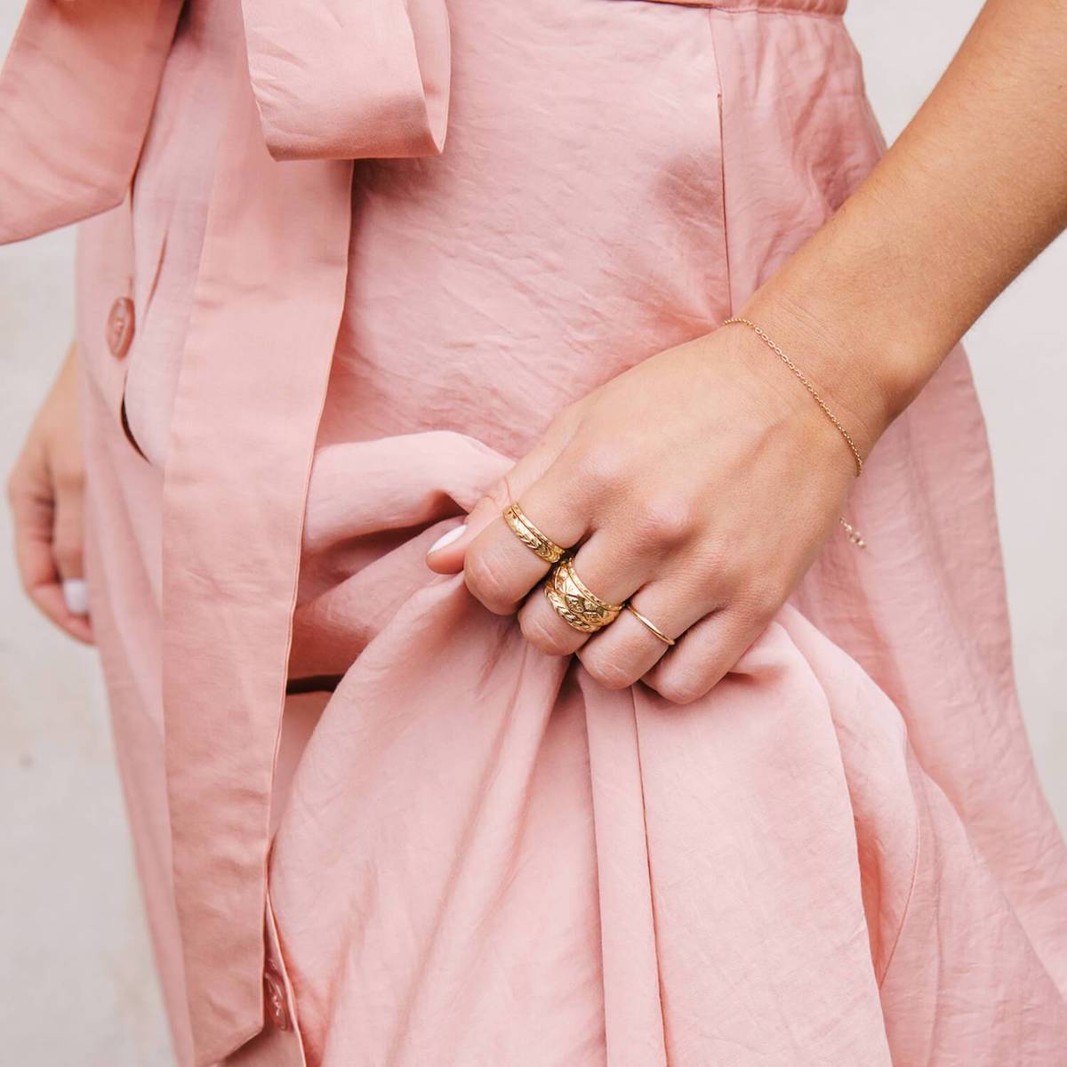 GOLD-DIAMOND-PALM-RING-CABINET-JEWELLERY