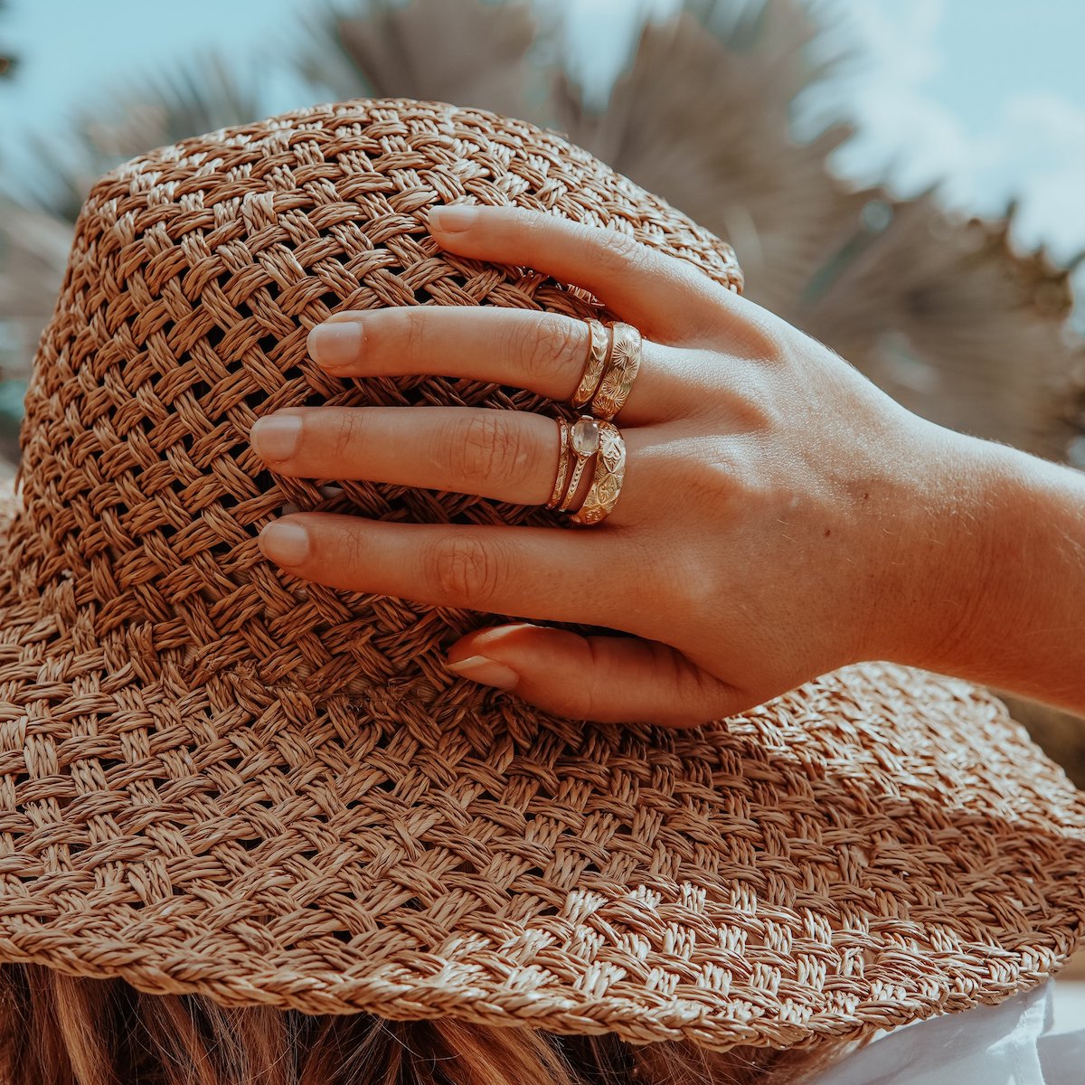 GOLD-DIAMOND-PALM-RING-CABINET-JEWELLERY