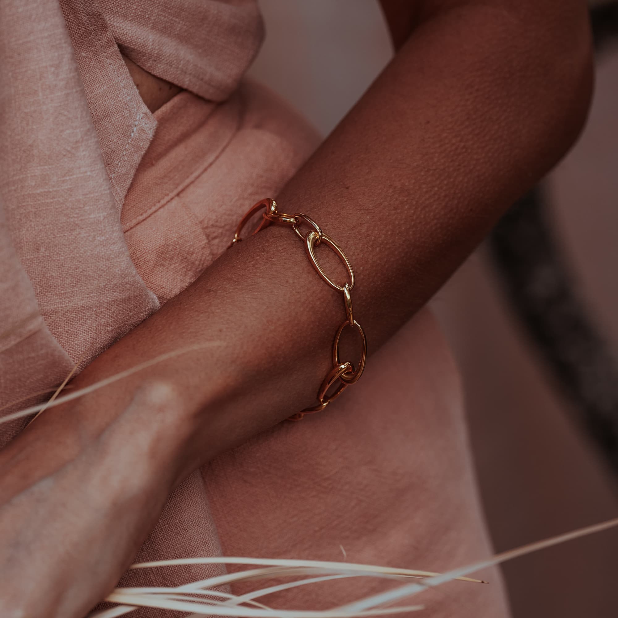 EVELYN-CHUNKY-CHAIN-BRACELET-DSC07579-HIGH-RES-ORIGINALS-CABINET-JEWELLERY-CHLOE-UPTON-STUDIO-PHOTOGRAPHY