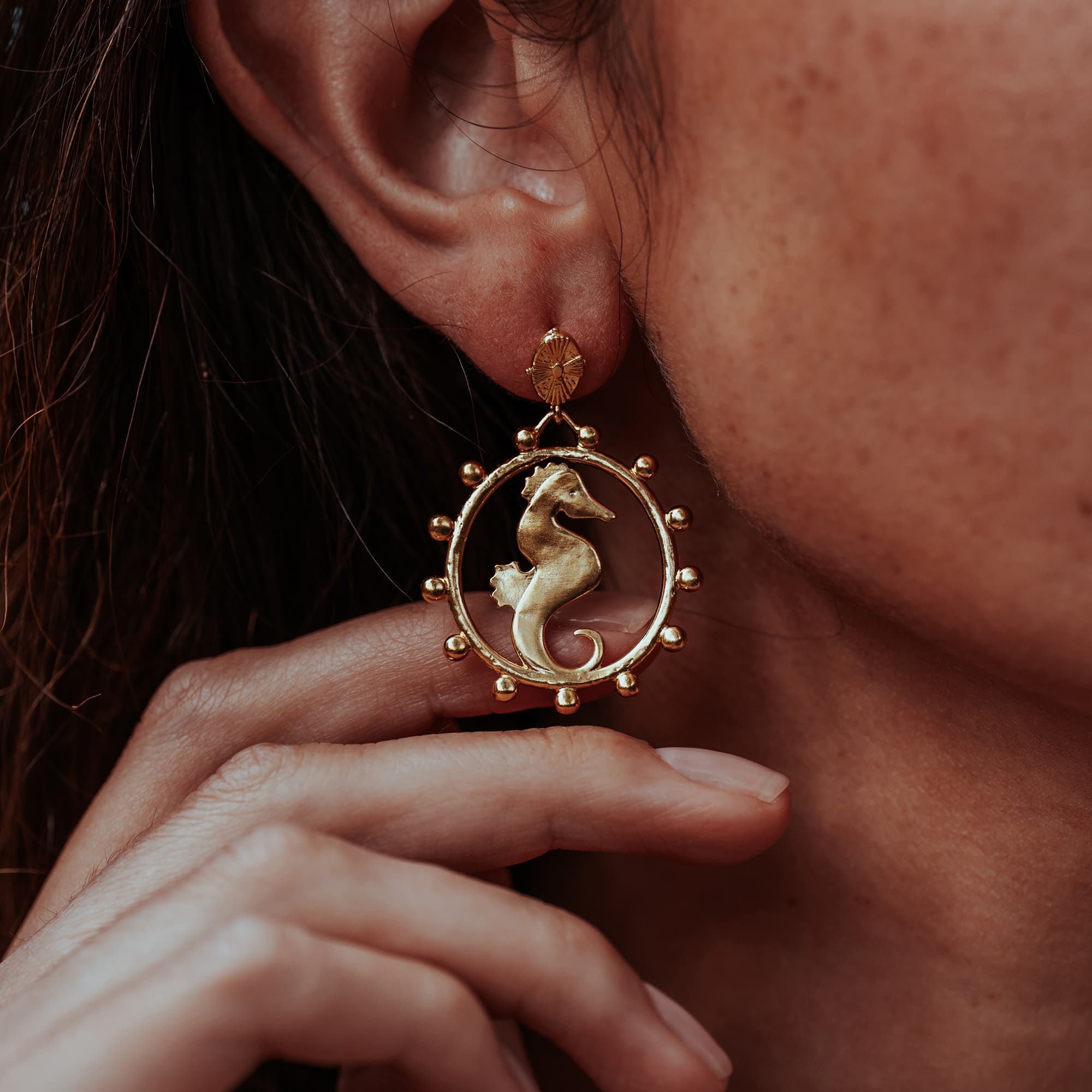 GOLD-SERIA-SEAHORSE-CIRCULAR-EARRINGS-DSC08028-HIGH-RES-ORIGINALS-CABINET-JEWELLERY-CHLOE-UPTON-STUDIO-PHOTOGRAPHY