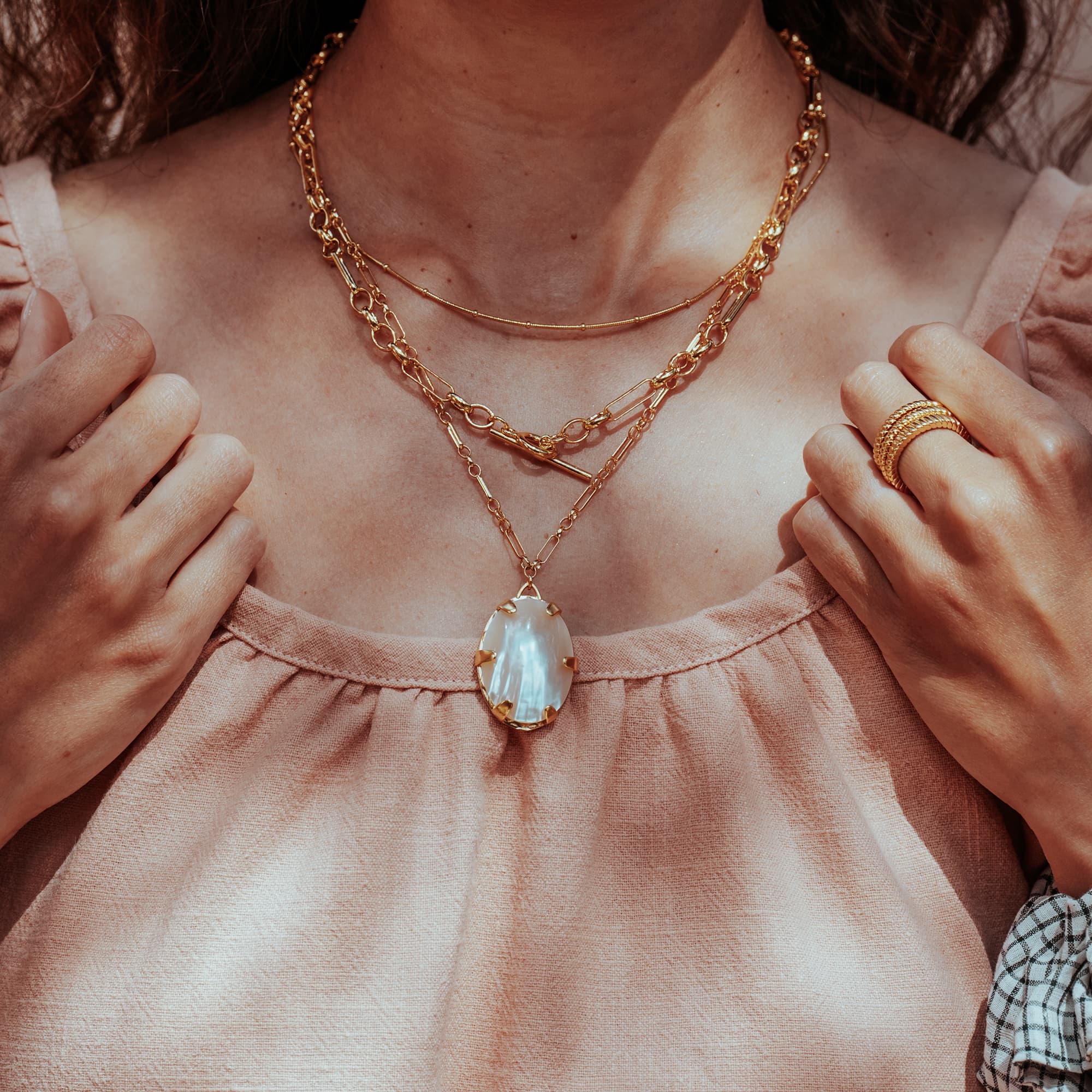 LARGE-TALISMAN-MOTHER-OF-PEARL-NECKLACE-VINTAGE-CHAIN-DSC07820-HIGH-RES-ORIGINALS-CABINET-JEWELLERY-CHLOE-UPTON-STUDIO-PHOTOGRAPHY