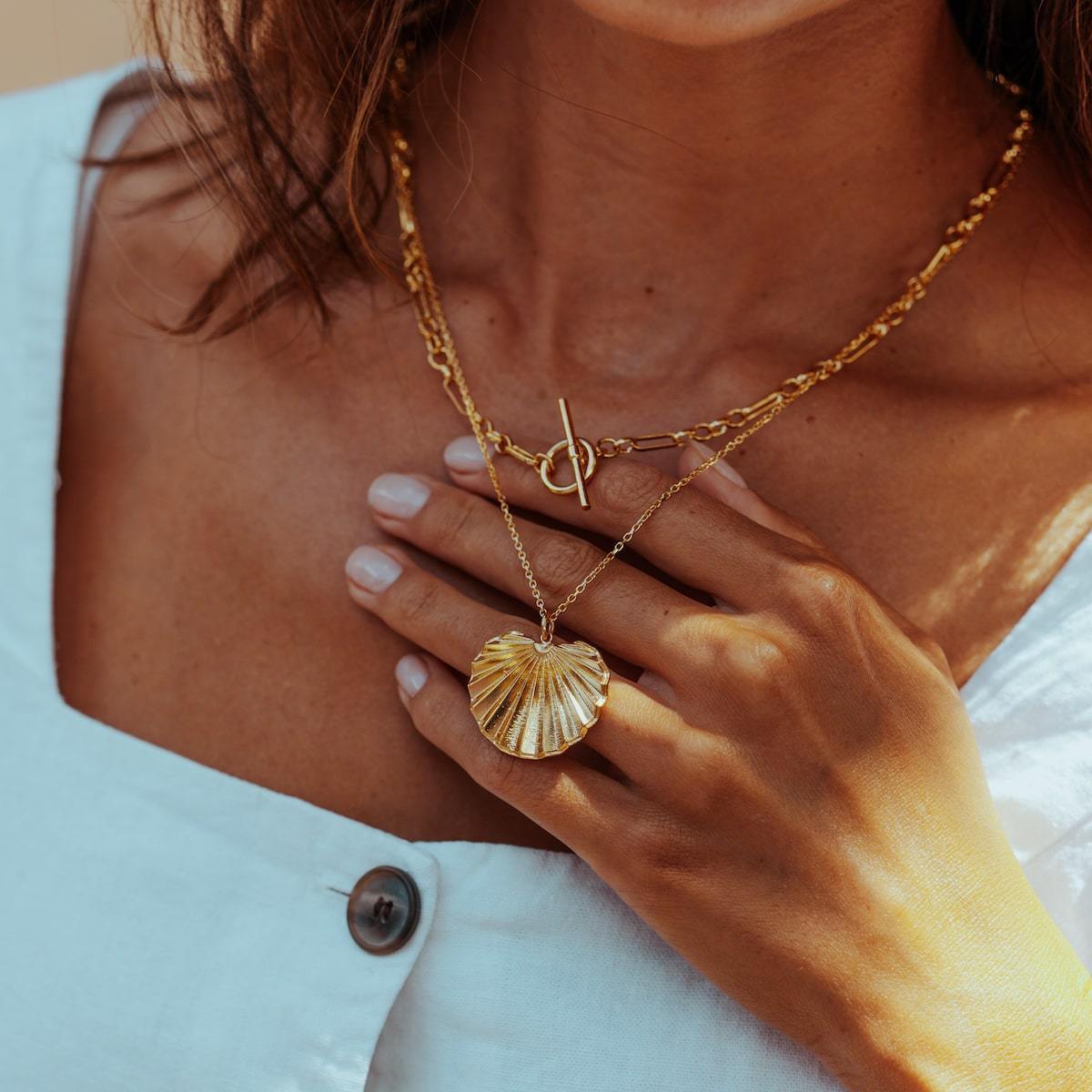 PALM-HEIGHTS-NECKLACE-CABINET-JEWELLERY