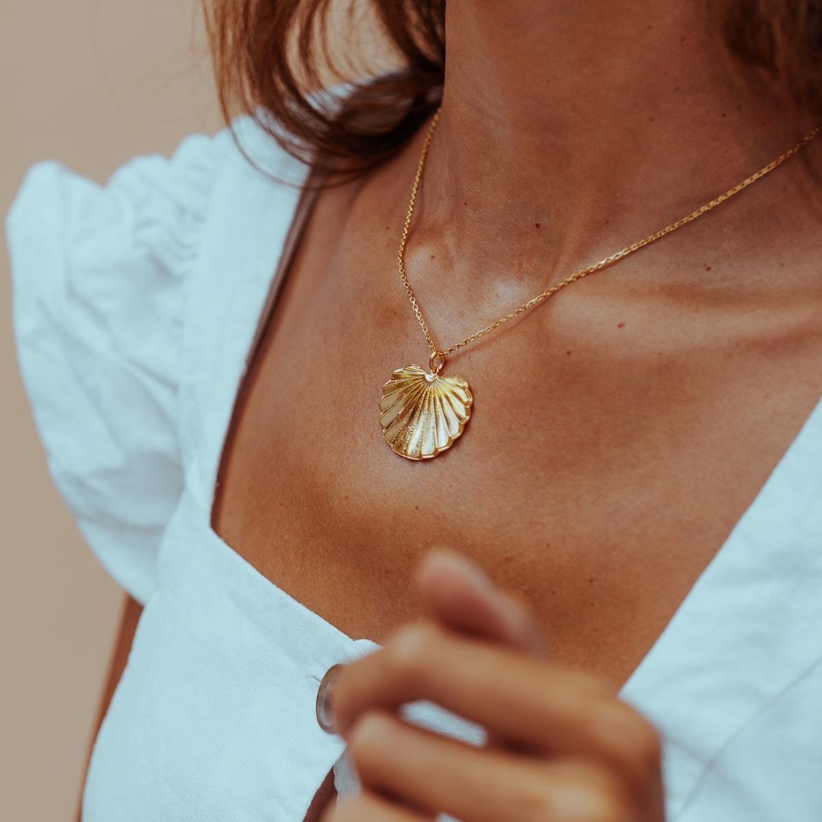 PALM-HEIGHTS-NECKLACE-CABINET-JEWELLERY