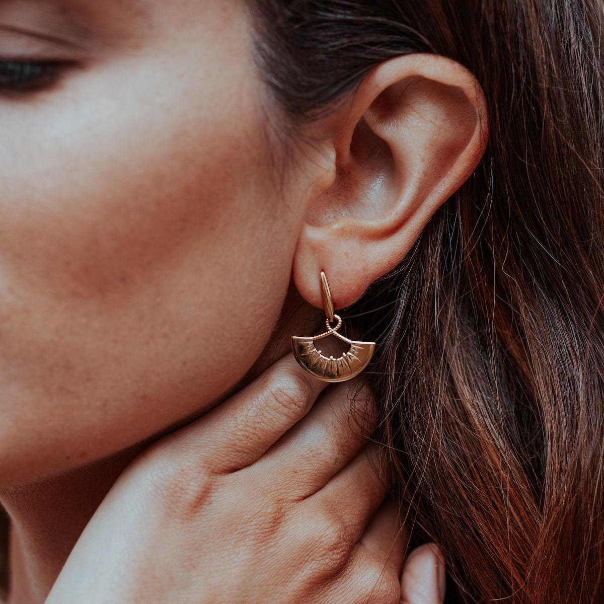 SMALL-FAN-EARRINGS-VIPER-TOP-CABINET-JEWELLERY