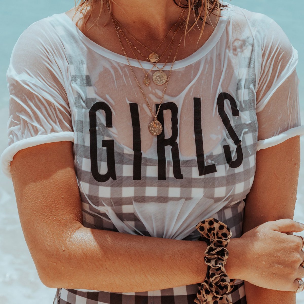 SUNRISE-SHELL-PENDANT-CABINET-JEWELLERY