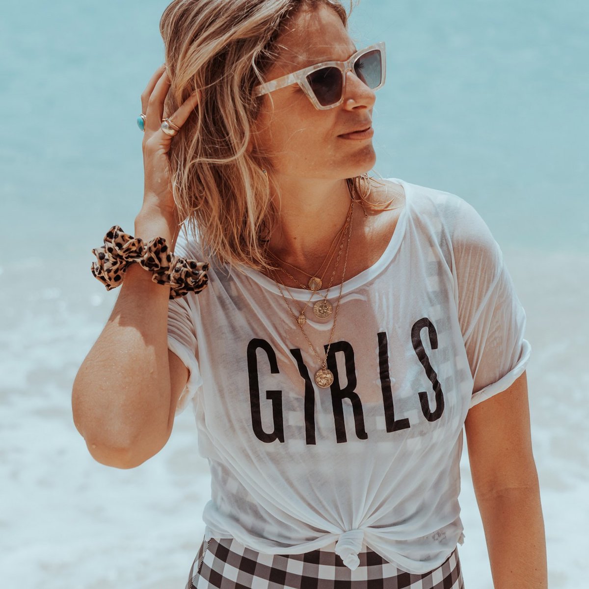 SUNRISE-SHELL-PENDANT-CABINET-JEWELLERY