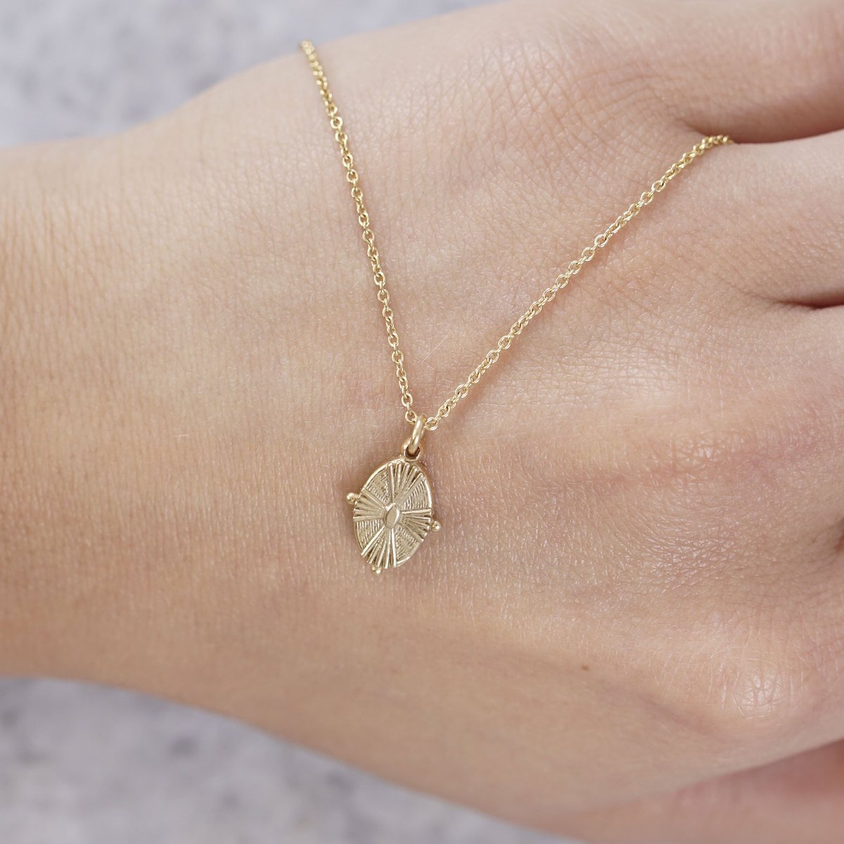 SUNRISE-SHELL-PENDANT-CABINET-JEWELLERY