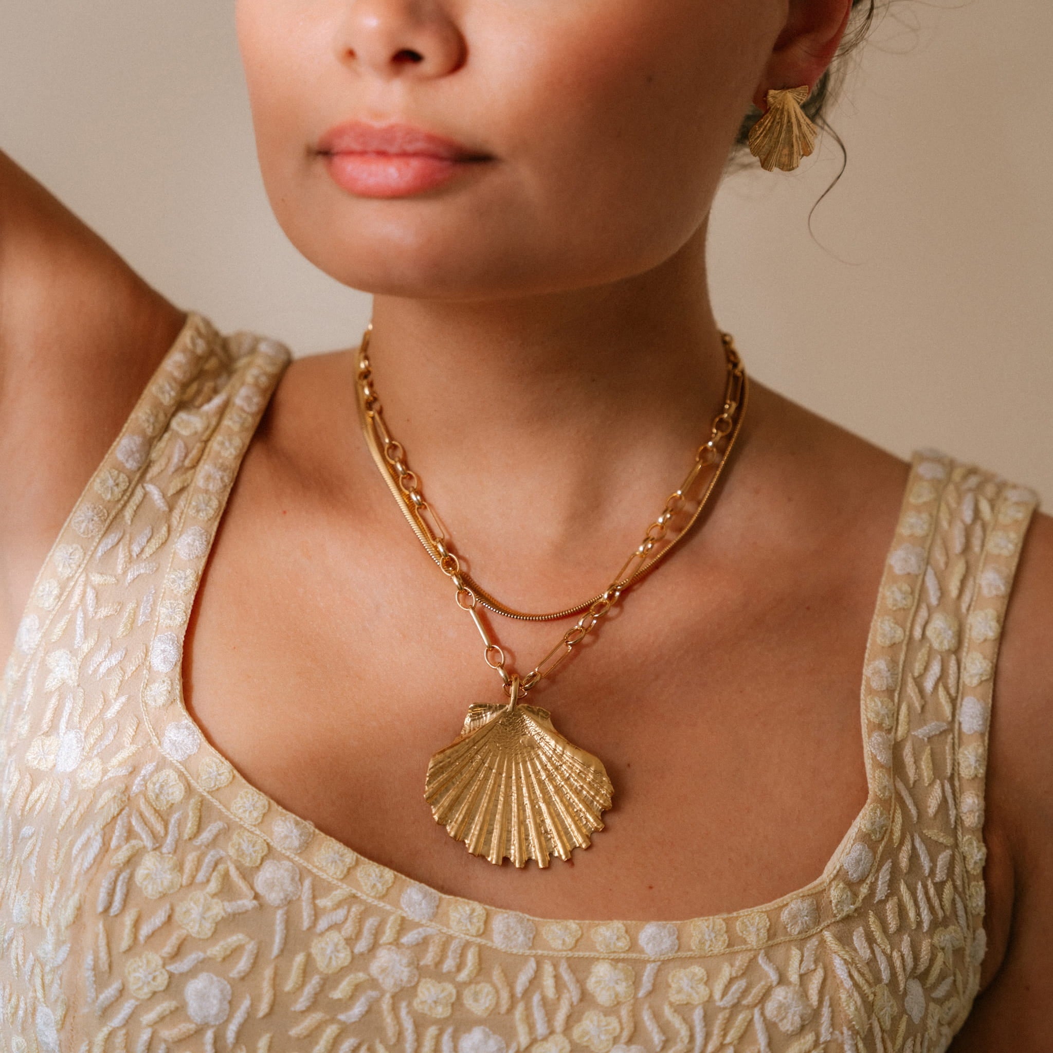 Koa Shell Pendant Margo Chain