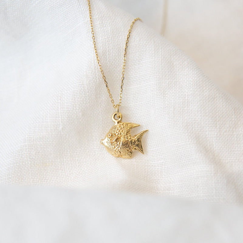 ANGEL-FISH-PENDANT-NECKLACE-CABINET-JEWELLERY