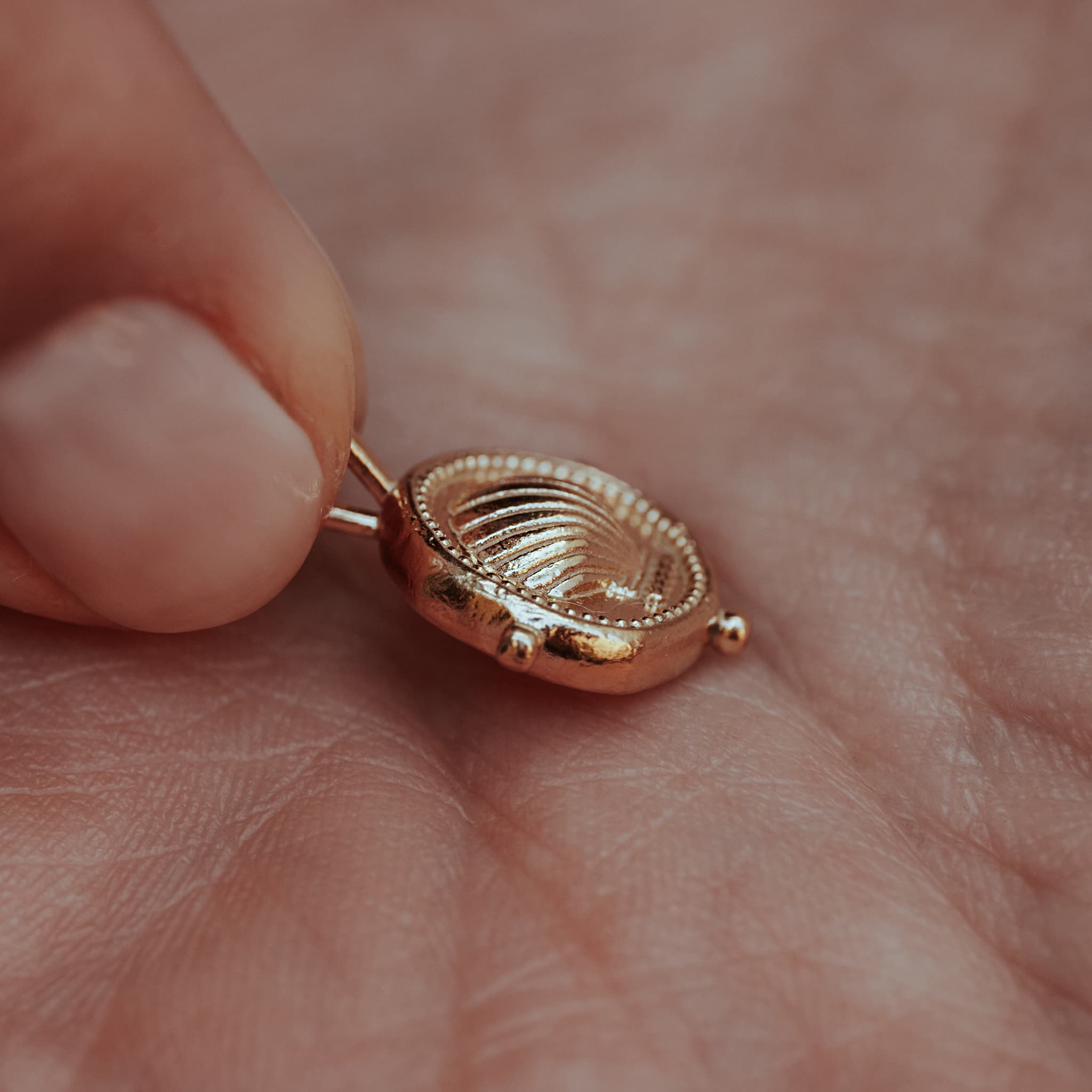 Mini Ondine Shell Talisman Pendant