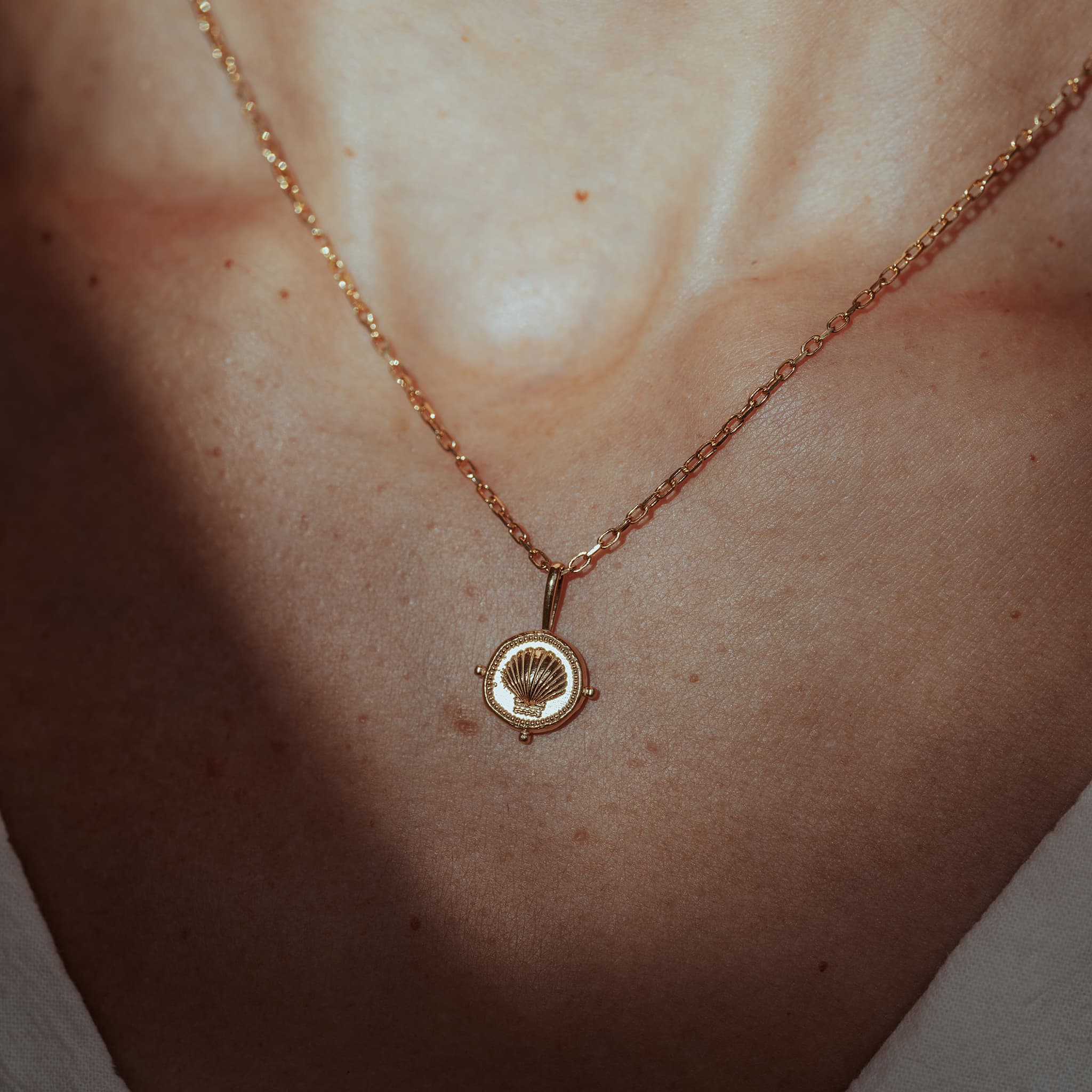 Mini Ondine Shell Talisman Pendant
