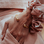 GOLD-BALL-LANA-TORQUE-BANGLE-DSC08415-HIGH-RES-ORIGINALS-CABINET-JEWELLERY-CHLOE-UPTON-STUDIO-PHOTOGRAPHY