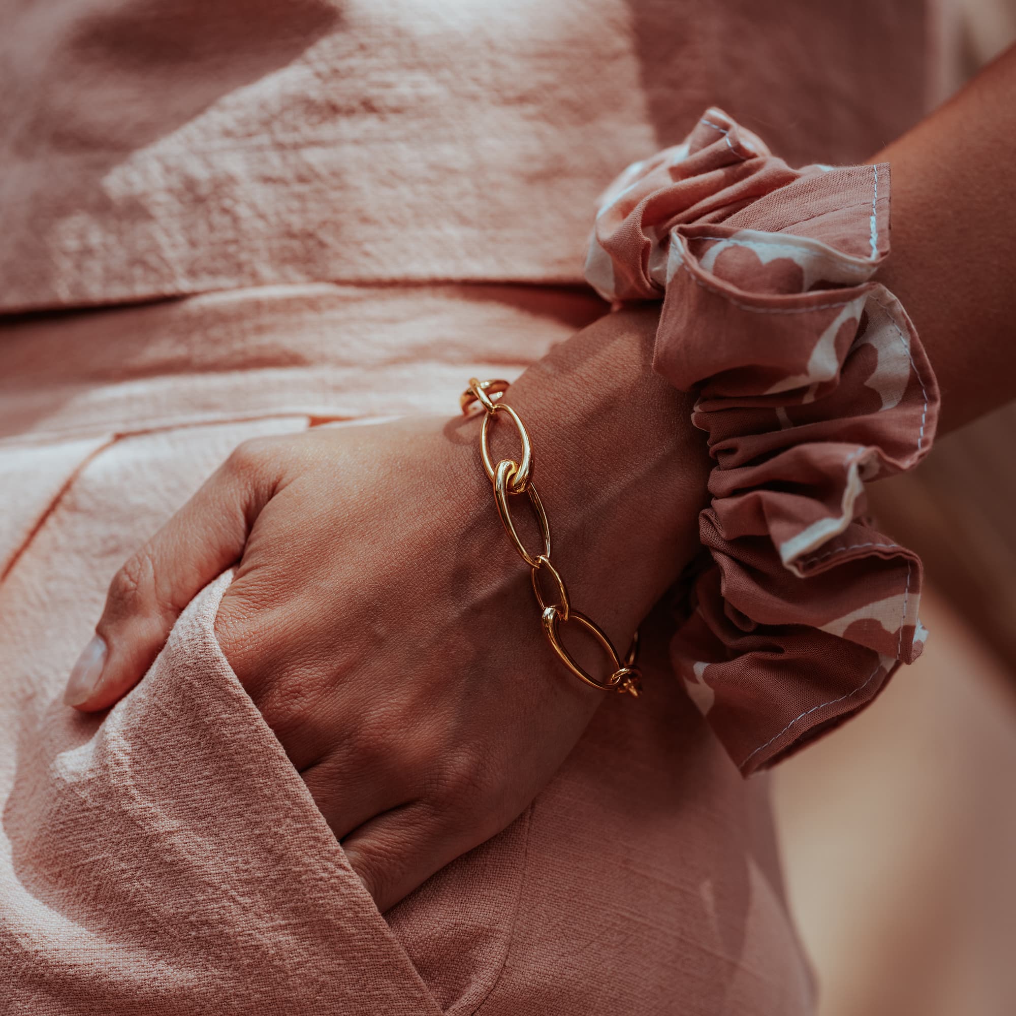 EVELYN-CHUNKY-CHAIN-BRACELET-DSC07579-HIGH-RES-ORIGINALS-CABINET-JEWELLERY-CHLOE-UPTON-STUDIO-PHOTOGRAPHY