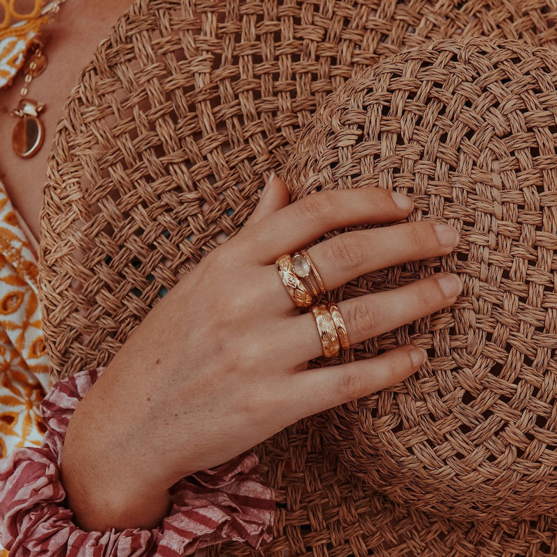 FINE-THATCH-PALM-RING-CABINET-JEWELLERY