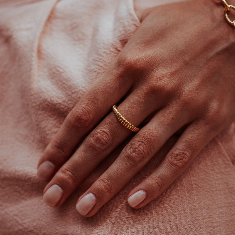 GOLD-ATTINA-TWISTED-ROPE-RING-DSC07555-HIGH-RES-ORIGINALS-CABINET-JEWELLERY-CHLOE-UPTON-STUDIO-PHOTOGRAPHY