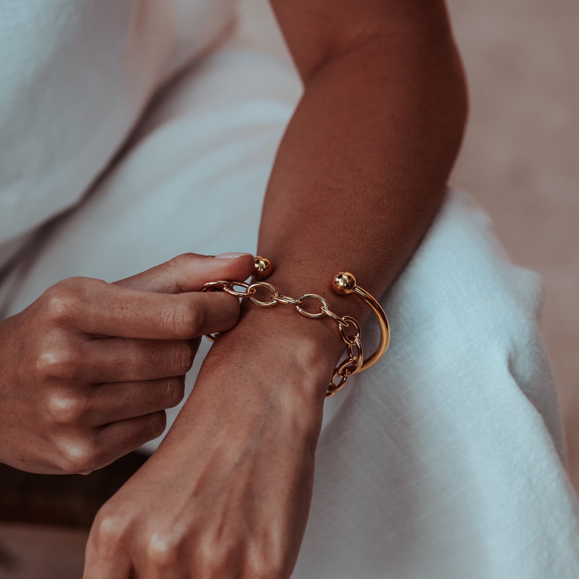 GOLD-BALL-LANA-TORQUE-BANGLE-DSC08415-HIGH-RES-ORIGINALS-CABINET-JEWELLERY-CHLOE-UPTON-STUDIO-PHOTOGRAPHY