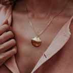 GOLD-CLAM-SHELL-ULA-SHELL-PENDANT-DSC07528-HIGH-RES-ORIGINALS-CABINET-JEWELLERY-CHLOE-UPTON-STUDIO-PHOTOGRAPHY