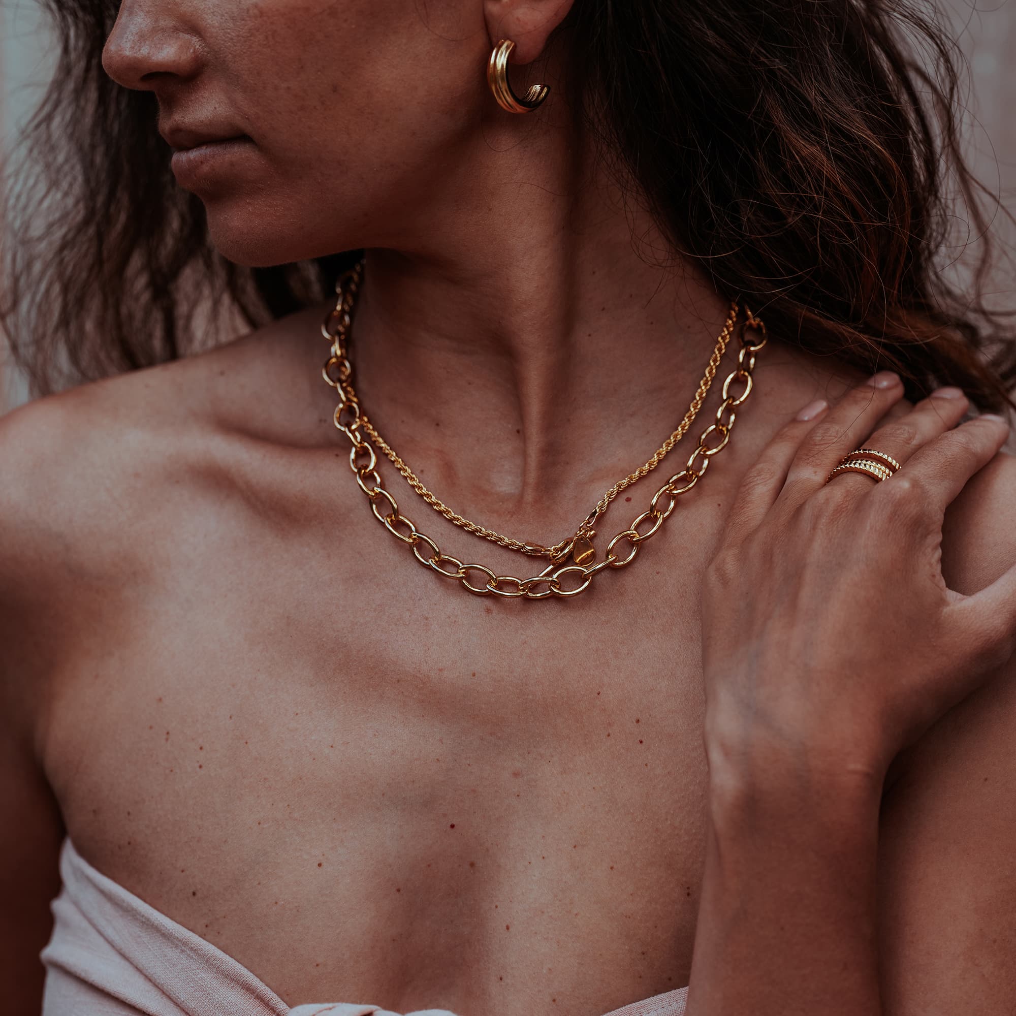 GOLD-OLIVIA-ROPE-CHAIN-NECKLACE-T-BAR-DSC07784-HIGH-RES-ORIGINALS-CABINET-JEWELLERY-CHLOE-UPTON-STUDIO-PHOTOGRAPHY