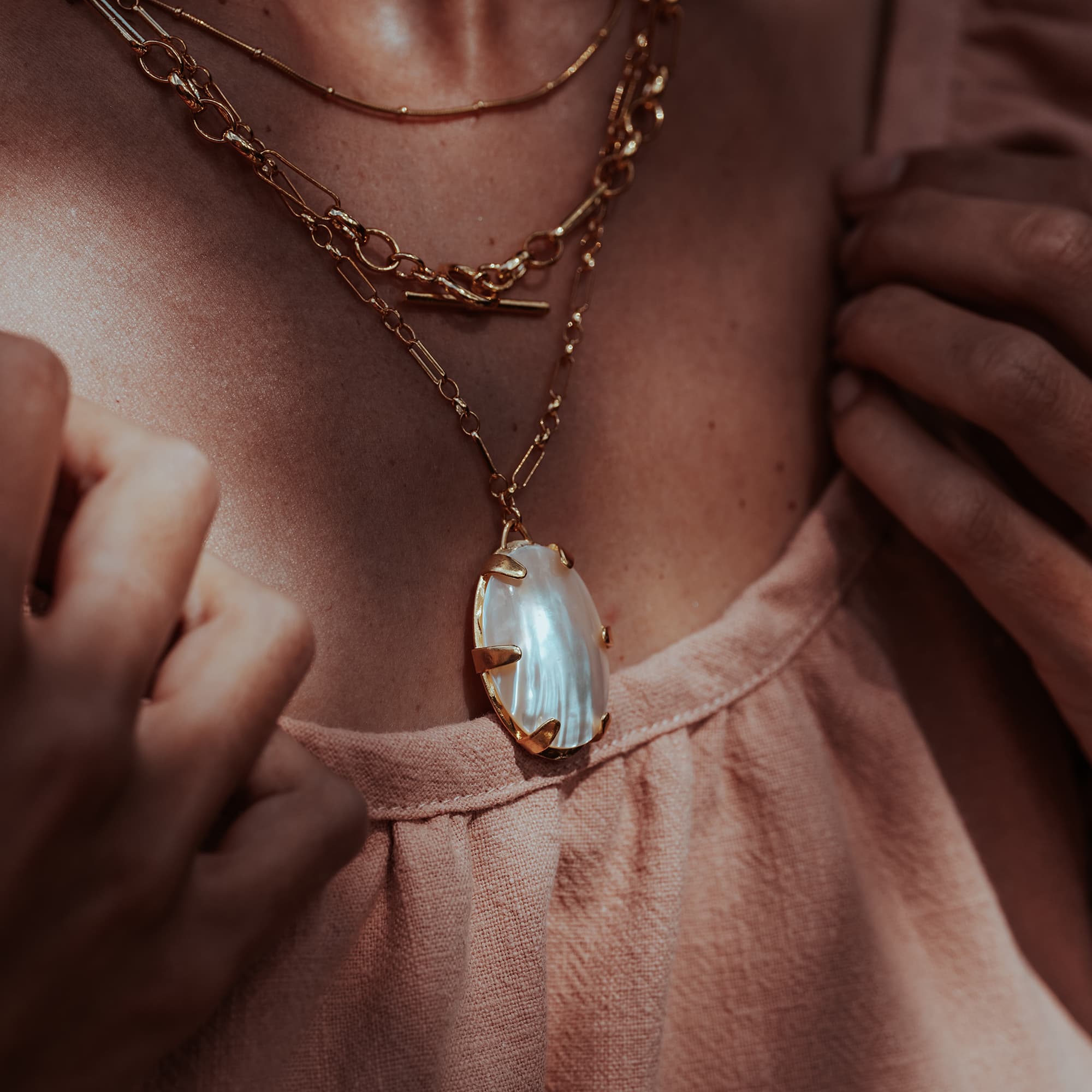 LARGE-TALISMAN-MOTHER-OF-PEARL-NECKLACE-VINTAGE-CHAIN-DSC07820-HIGH-RES-ORIGINALS-CABINET-JEWELLERY-CHLOE-UPTON-STUDIO-PHOTOGRAPHY