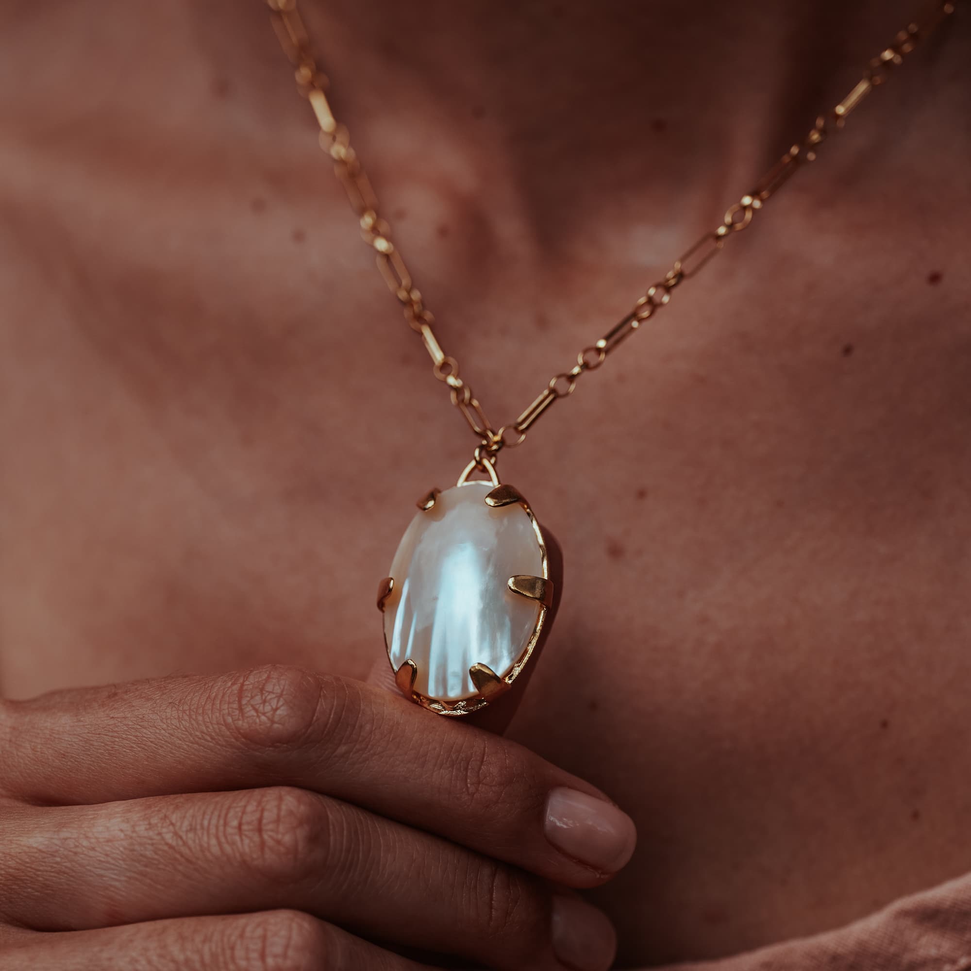 LARGE-TALISMAN-MOTHER-OF-PEARL-NECKLACE-VINTAGE-CHAIN-DSC07820-HIGH-RES-ORIGINALS-CABINET-JEWELLERY-CHLOE-UPTON-STUDIO-PHOTOGRAPHY