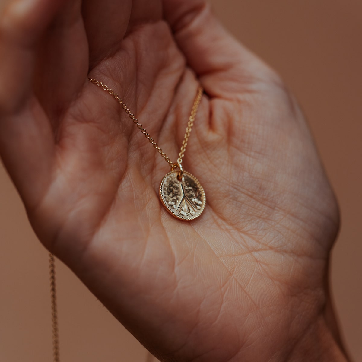 PEACE-OF-MIND-PENDANT-CABINET-JEWELLERY